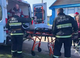 “Дым сошел - смотрю, в дверях соседка”. В Борисовском районе загорелся дом с хозяевами внутри
