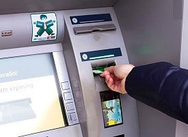 Белорус снял с карты более 100 рублей и заработал “уголовку”. Как так?