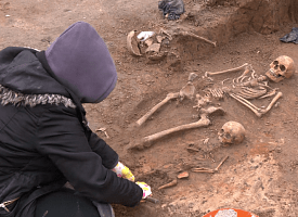 Мать и ребенок лежали рядом – на старом кладбище в Гродно нашли необычное захоронение