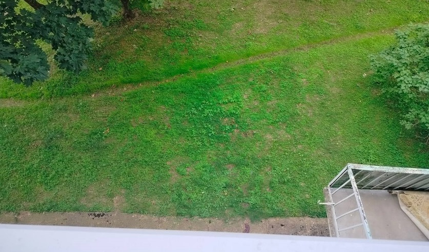 Выпала девочка из окна