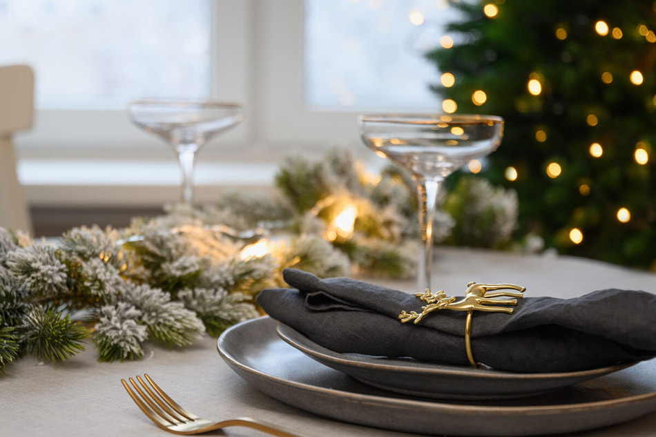Как красиво сервировать стол к новогодним праздникам?
