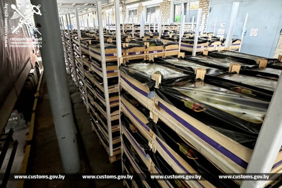 Таможенники преследовали фуру с 20 тоннами груш — водитель игнорировал сигнал об остановке (3).jpg