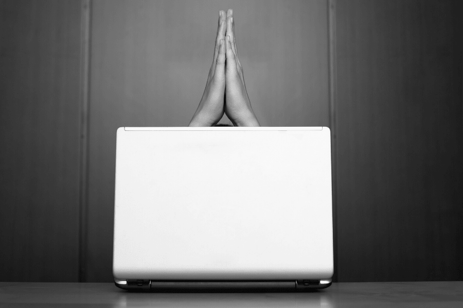 Молись и работай.png