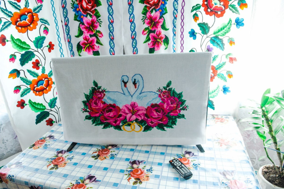 Дом-вышиванка Марии Сочилович из Грабово 15.jpg