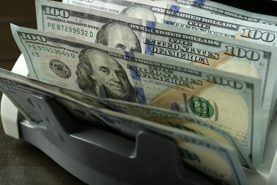 доллары в машинке