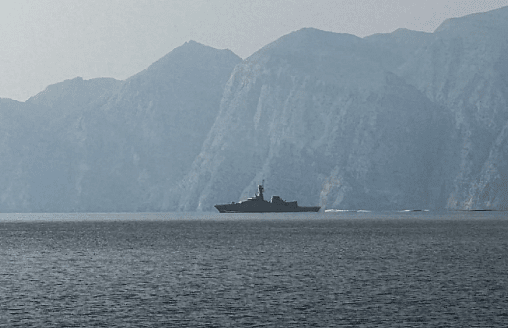 Иран вновь перекрыл Ормузский пролив