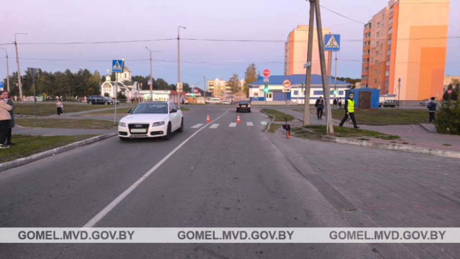 Audi наехала на трехлетнего мальчика в Житковичах на пешеходном переходе.jpg Audi наехала на трехлетнего мальчика в Житковичах на пешеходном переходе.jpg