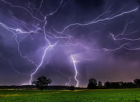 Меньше 20 часов до резкого перелома. Где приготовиться к апрельским грозам в Беларуси