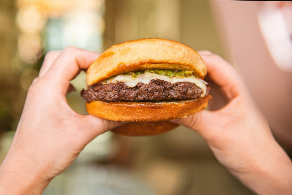 бургер, фото Razane Adra