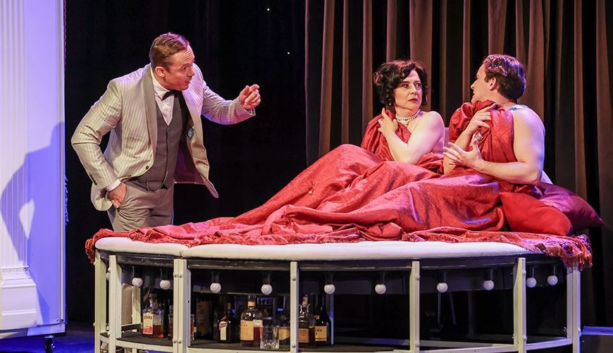 Аверченко в Минске: российский режиссер поставил «Круги на воде» на сцене КДТ