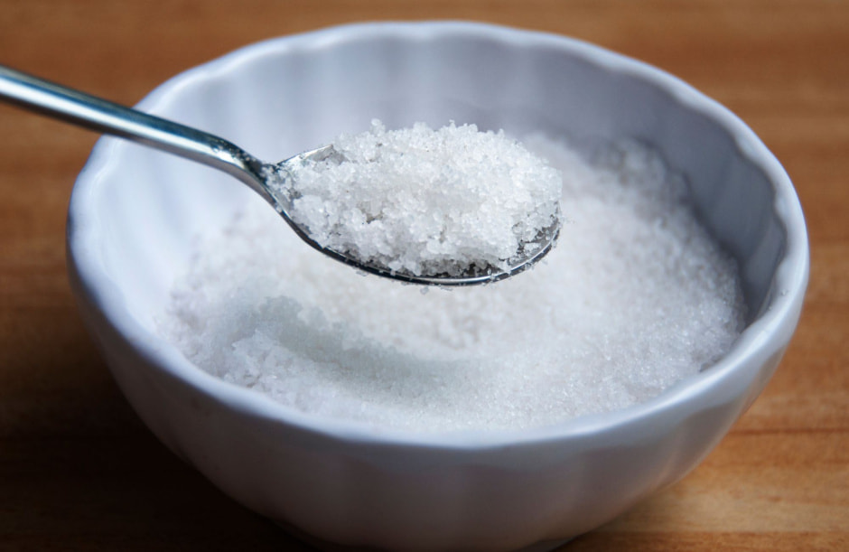 Соль в ложке