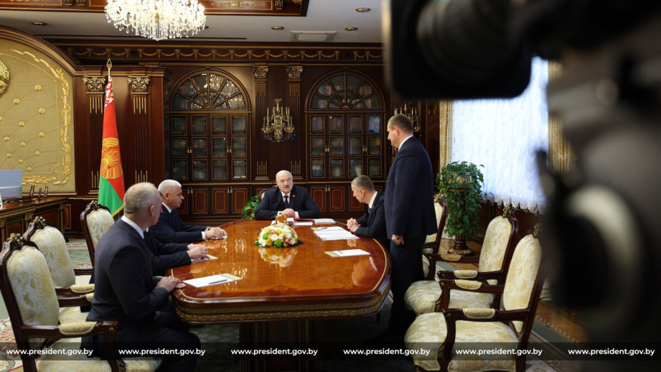 Кадровый день у Лукашенко.jpg Кадровый день у Лукашенко.jpg