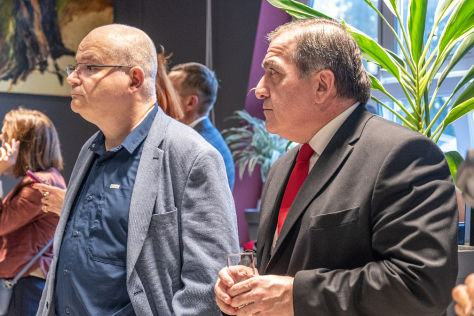 Художник Валерий Песин в галерее SmART 19.jpg