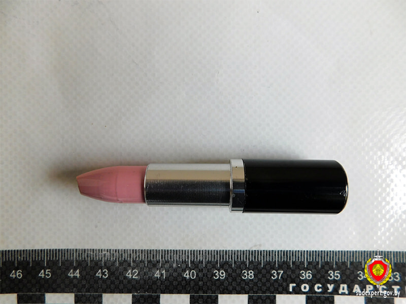 На границе задержали иностранку из-за губной помады. Что с ней не так (1).jpg