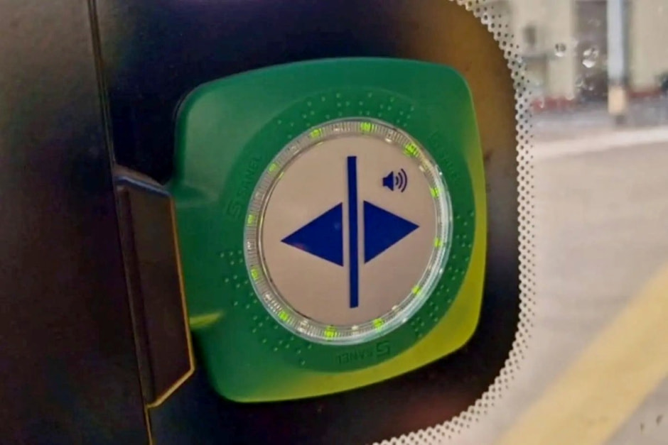 6-Кнопка открытия дверей в транспорте.jpg