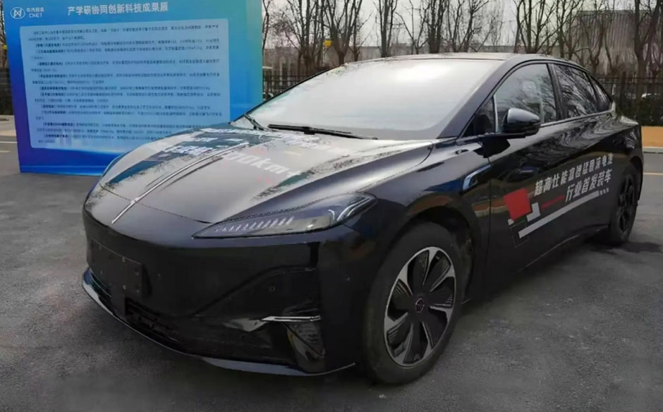 Жидко-твердотельная литий-марганцевая батарея FAW емкостью 142 кВт·ч, установленная в шасси электромобиля