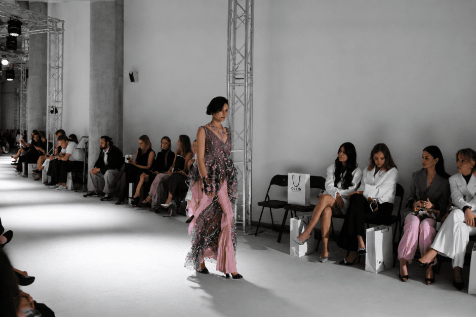 Красивый подиум, сильные коллекции и перформанс ZNWR. Каким получился Fashion Fabrique 3.0? 