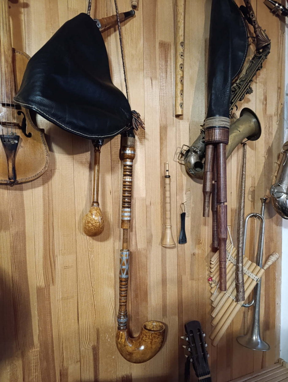 Алесь Лось и народные инструменты 15.jpg