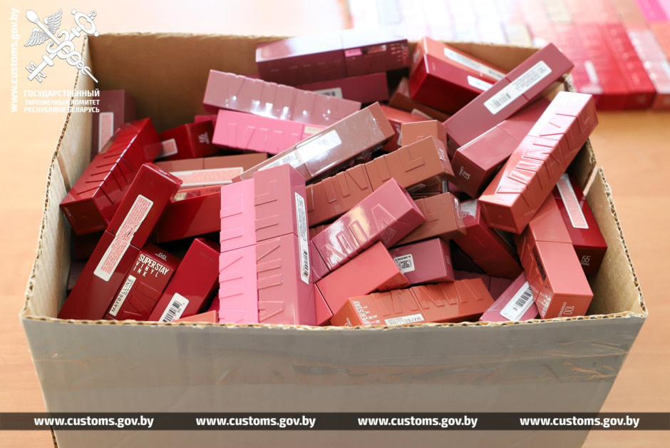 блески для губ спрятал белорус.jpg