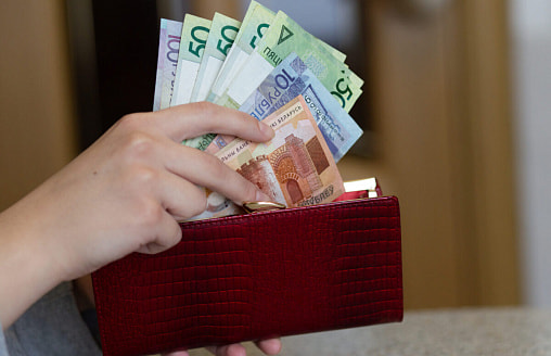 Перевели деньги не туда или больше нужной суммы? Минфин объяснил белорусам, как вернуть средства