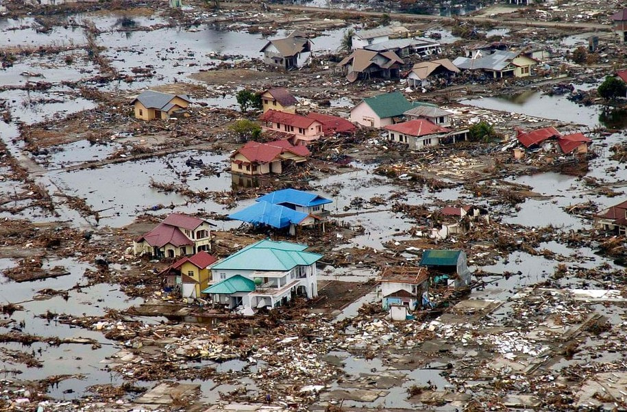 2004 год, рождественская катастрофа в Индийском океане.jpg