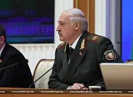 Лукашенко: “Никакого мирного времени быть не может. Мы готовимся к войне”