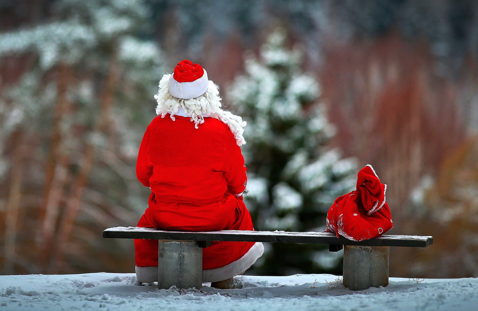 Дед Мороз на скамейке.jpg