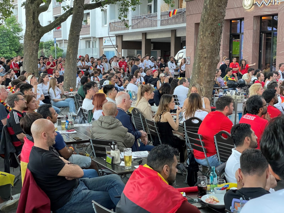 Антураж матча Германия-Швейцария 5.jpg