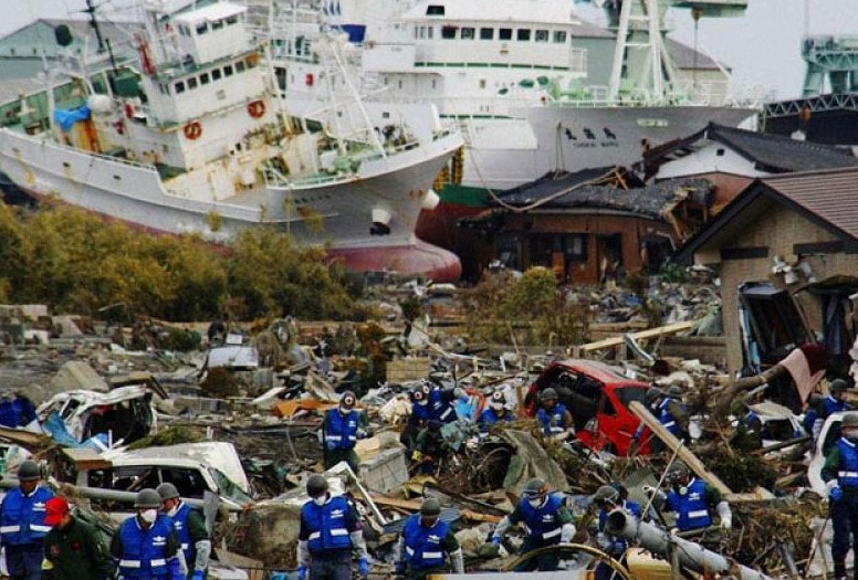 Япония, 2011 землетрясение и цунами2.jpg