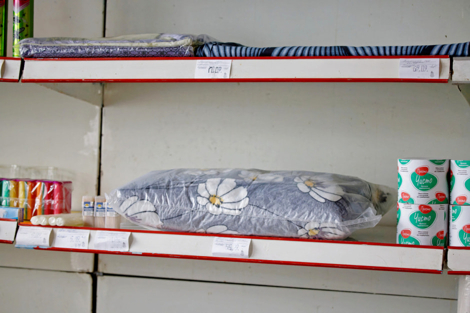 Продавец в сельском магазине 27-1.jpg