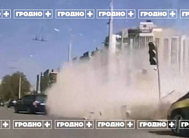 В Гродно стена обрушилась прямо на дорогу – что с авто?