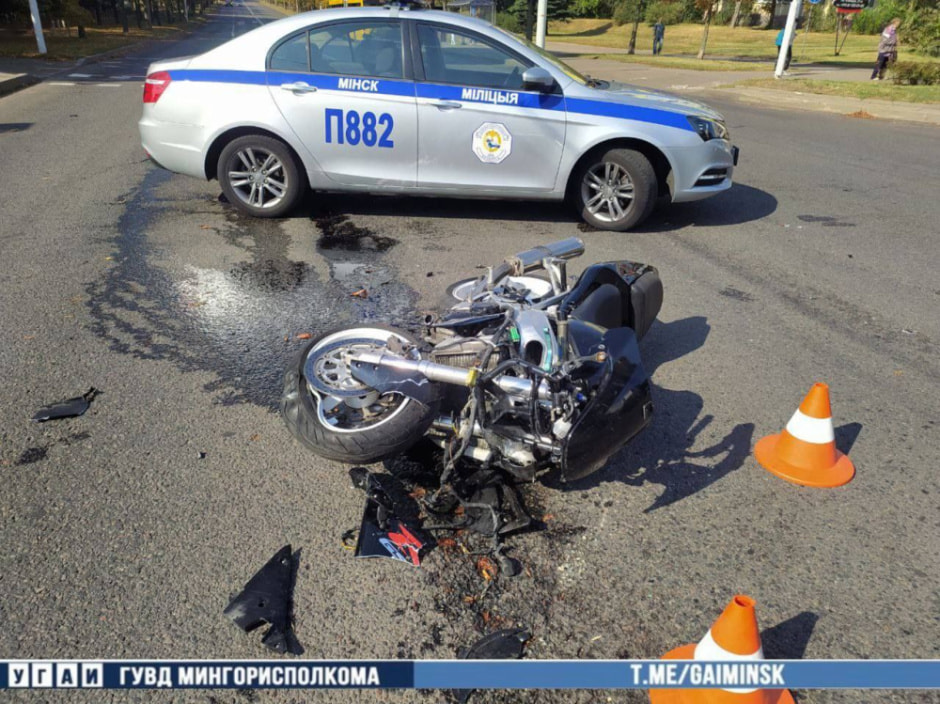 В Минске Renault не уступил дорогу байкеру на Suzuki — мотоциклист в больнице (3).jpg