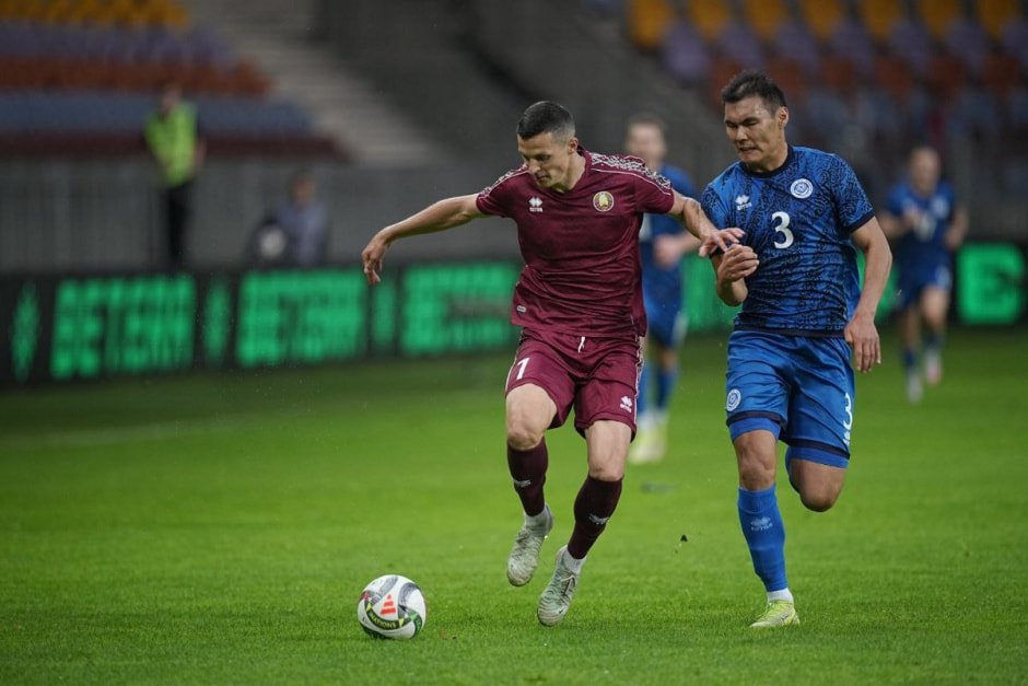 футболисты на поле.jpg