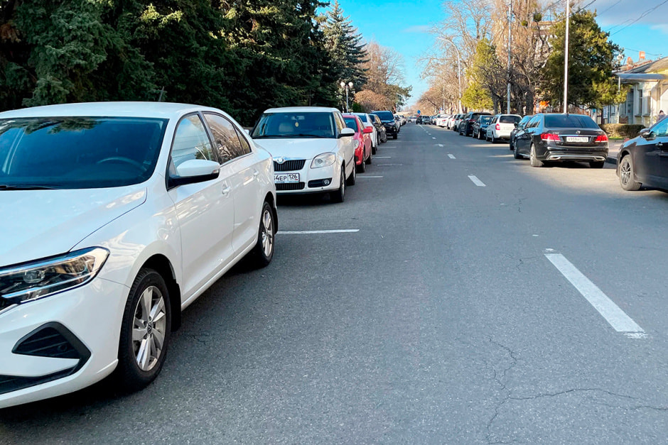 Парковка у края проезжей части.jpg