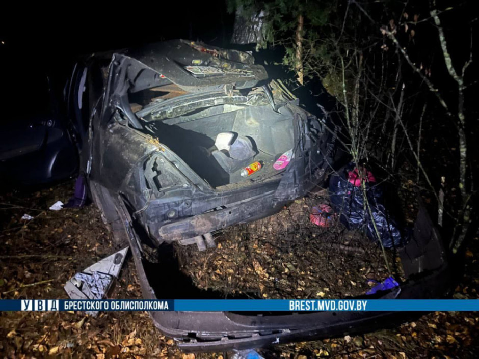 В Ивацевичском районе Mercedes вылетел в кювет. Пострадал ребенок (2).jpg