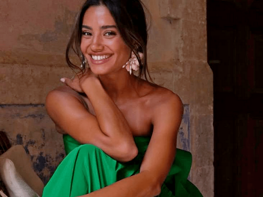 20-Серьги Милы Игнатик в рекламе Valentino.png