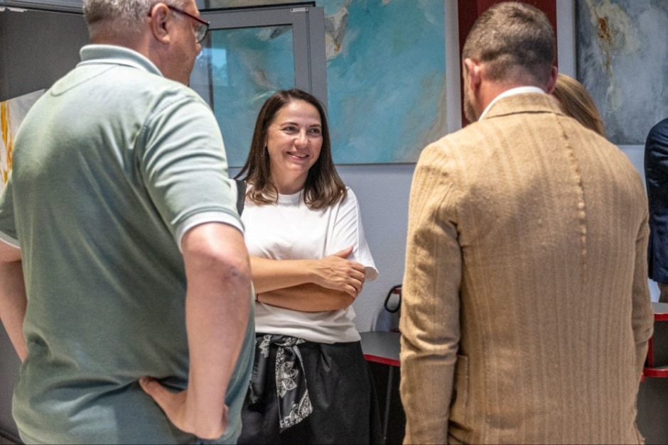 Художник Валерий Песин в галерее SmART 25.jpg