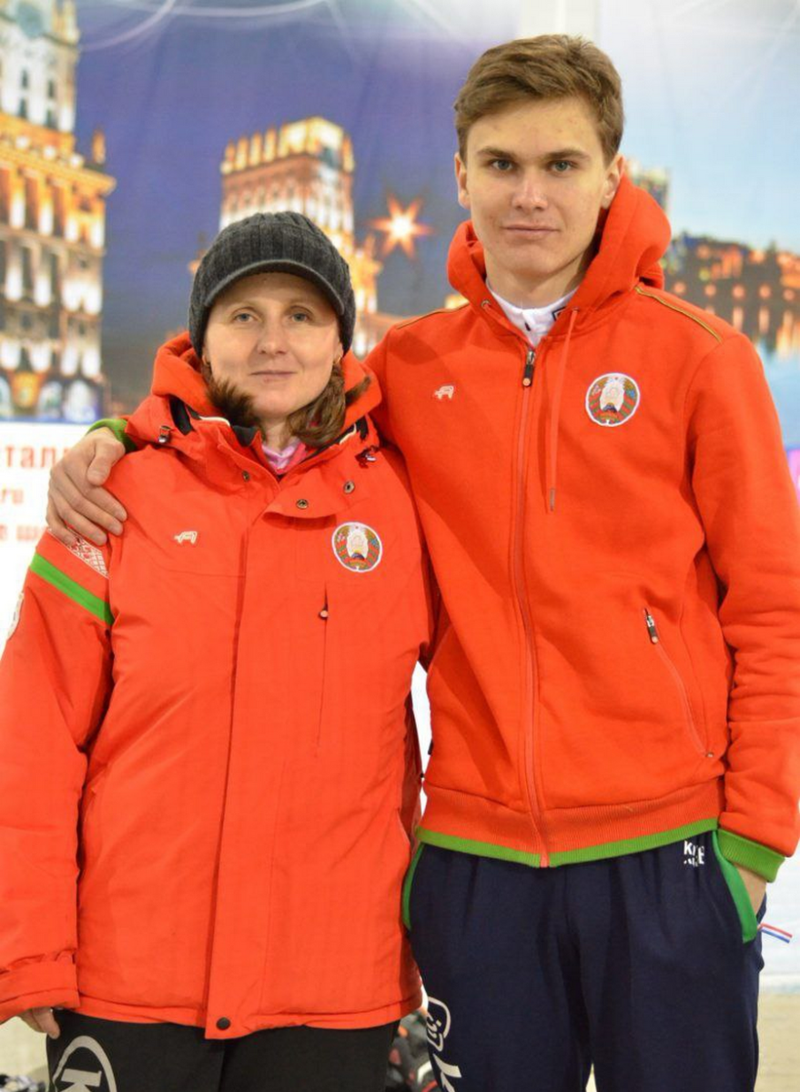 Игнат Головатюк 3_С первым тренером Ларисой Казакевич.png