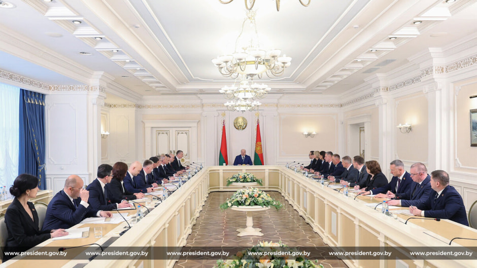 Совещание Лукашенко.jpg