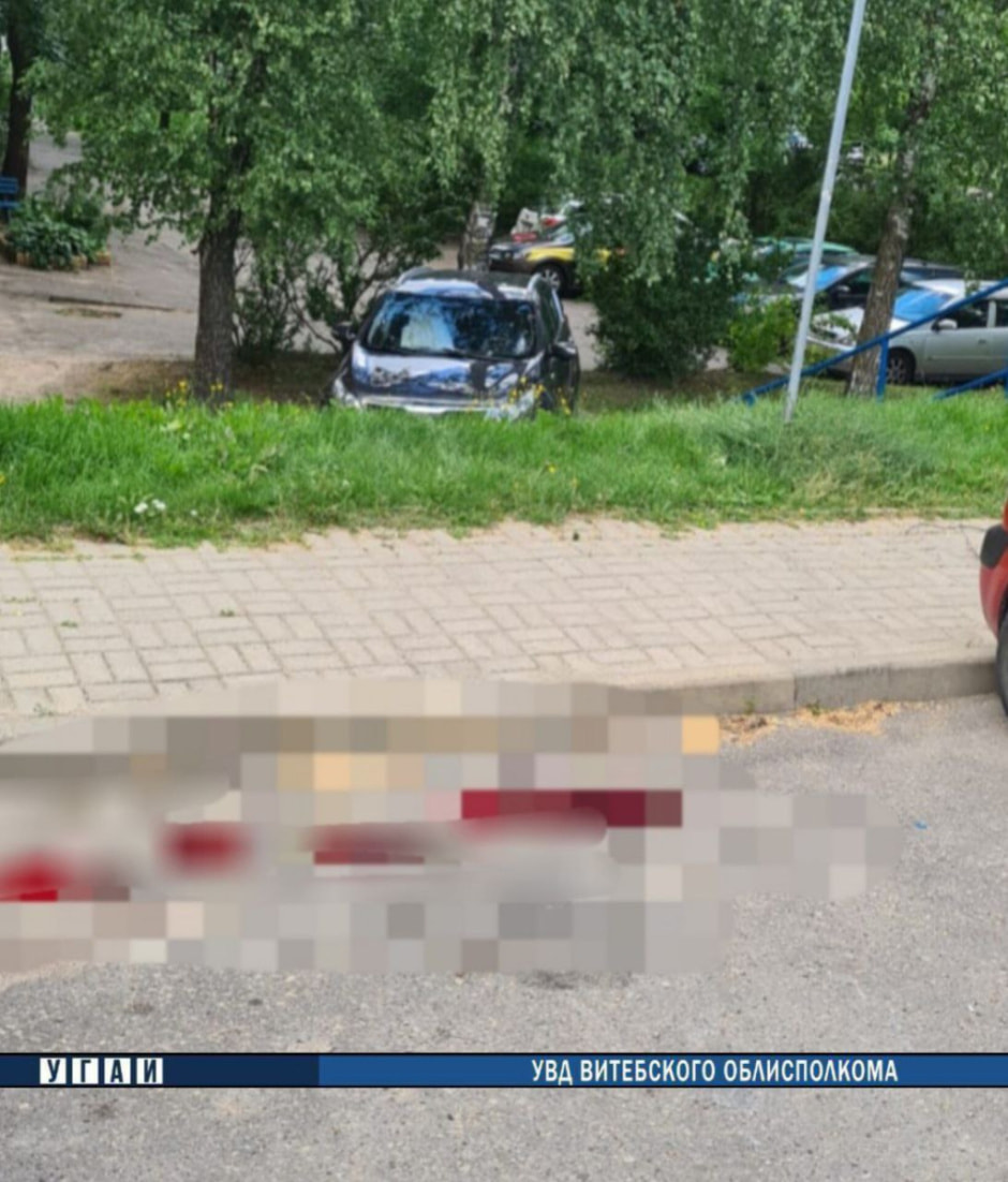 В Витебске пенсионерка за рулем Kia насмерть сбила пешехода во дворе, после чего машина врезалась в дерево (1).jpg