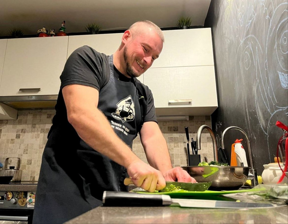 Мужчины готовят Зенькович и Петров 17_Егор Петров 2.jpg