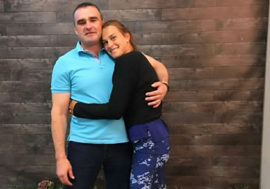 Арина Соболенко и отец.jpg