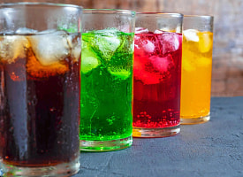 Сладкая газировка под прицелом: невролог предупредил о риске для мозга