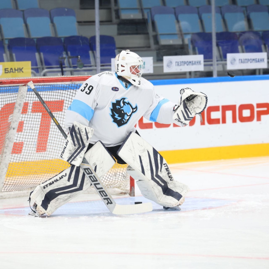 Потеря основного вратаря безболезненна Второй голкипер минского Динамо занимает 2-е место в КХЛ по двум ключевым показателям.jpg