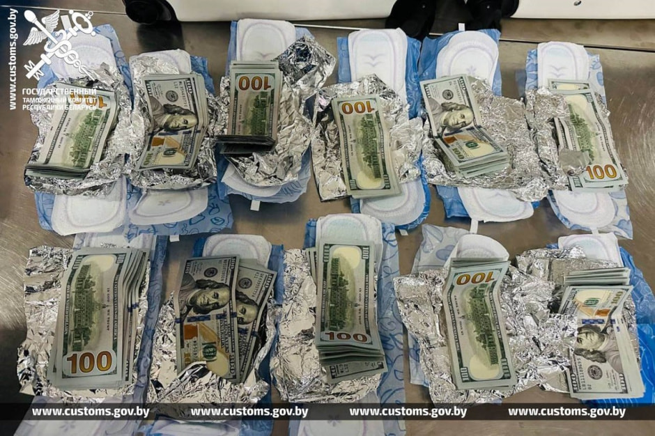 Доллары в прокладках Доллары в прокладках.jpg