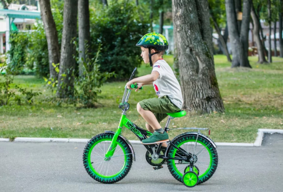Ребенок на велосипеде .jpg