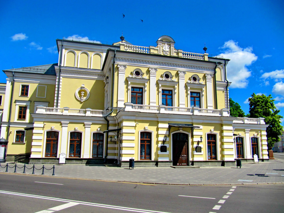 7-Купаловский театр в Минске.jpg