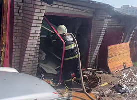 Взрыв газа разрушил два гаража в Гродно. Пострадали два человека