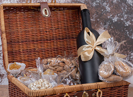 Коньяк, сыр и колбаса для госкомиссии: в Могилевской области осудили заведующего кафедрой