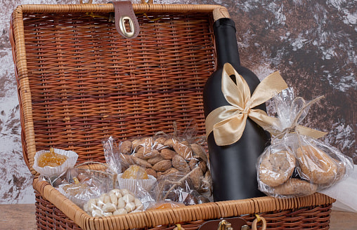 Коньяк, сыр и колбаса для госкомиссии: в Могилевской области осудили заведующего кафедрой